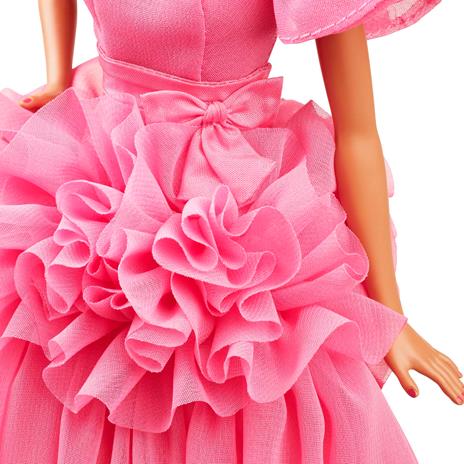 Barbie Signature - Pink Collection ?Bambola n°3, Bambola Barbie bionda con corpo Silkstone, ed abito in chiffon con volant - 3