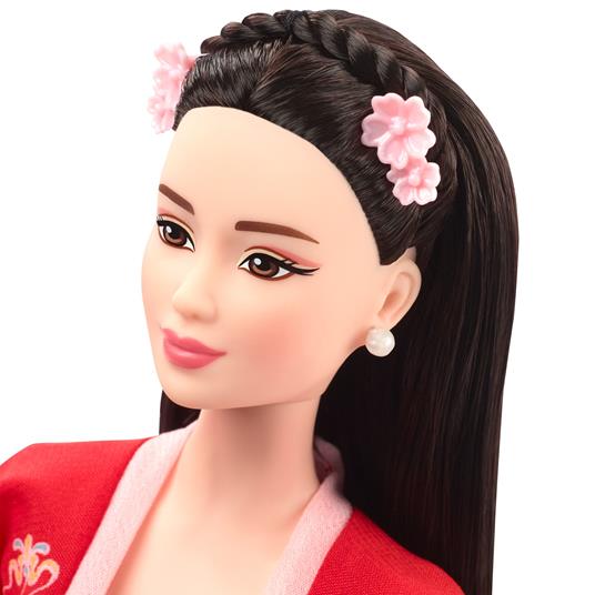 Barbie - Signature Lunar New Year, Bambola Barbie da collezione con camicetta e gonna ricamata, include accessori - 5