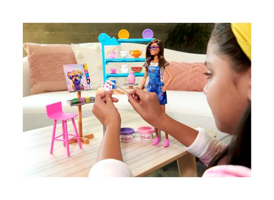 Barbie - Studio d'arte Creatività e Relax include bambola Barbie con oltre 25 accessori e pasta da modellare