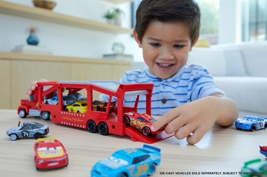 Disney Pixar Cars Mack Trasportatore, camion da 33 cm con rampa per trasportare 12 macchinine - 2