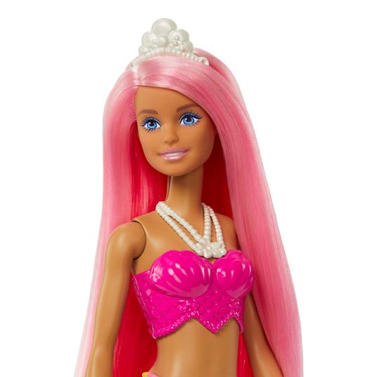 Barbie Dreamtopia, bambola dai capelli rosa e coroncina regale, con corpetto a conchiglia e la coda multicolore sfumata - 3
