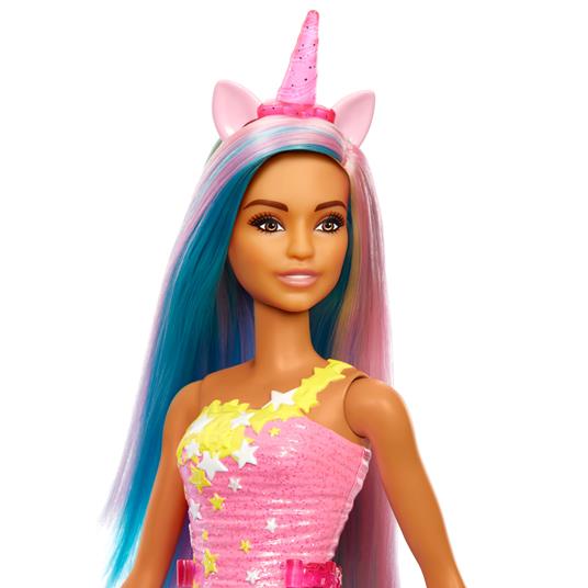 Barbie Dreamtopia, bambola dai capelli blu e rosa, il corpetto scintillante e una gonna rimovibile con stampa di nuvole - 3