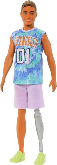 Barbie - Bambola Ken Fashionistas n.212, capelli castani e protesi alla gamba, con maglia Los Angeles