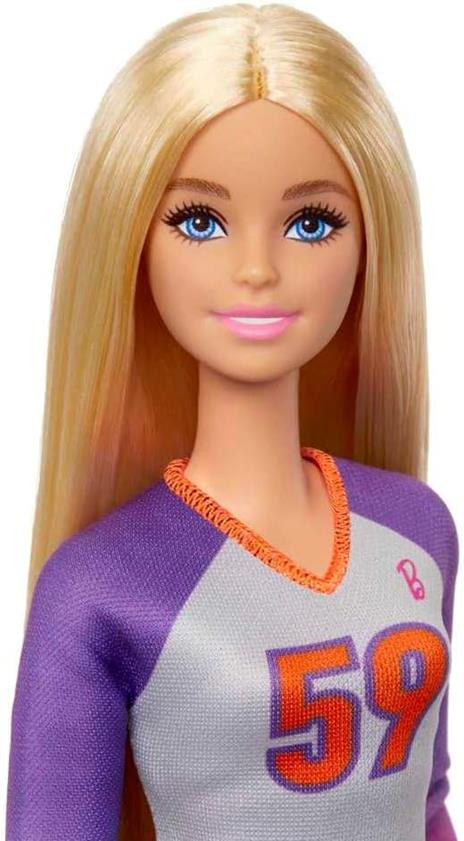 Barbie Carriere - Barbie Pallavolista, bambola snodata con divisa sportiva, palla e accessori, HKT72 - 3