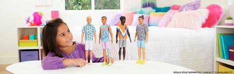 Barbie - Ken Fashionistas con capelli castani raccolti in uno chignon - 2