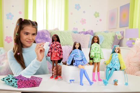 Barbie Cutie Reveal - Bambola con Costume di Peluche da Cagnolino-Rana e 10 Accessori a Sorpresa Cambia Colore - 2