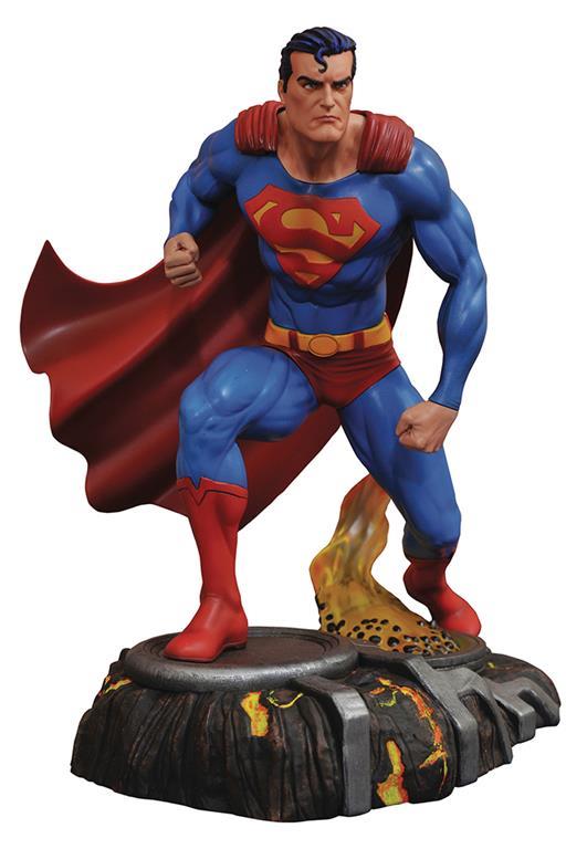 Dc Comics: Gallery Superman Comic Statue