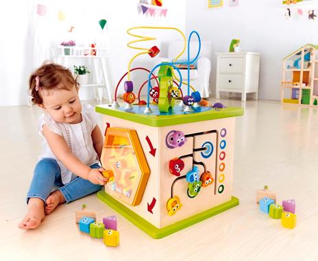 Hape Cubo Multi-Attività in Legno, Puzzle Educativo in Legno per Neonati, Cubo Multi-Attività a 5 Lati con Amici Animali, Forme, Labirinti, Sfere in Legno, Gioco a Incastro di Forme e Tanto Altro - 5