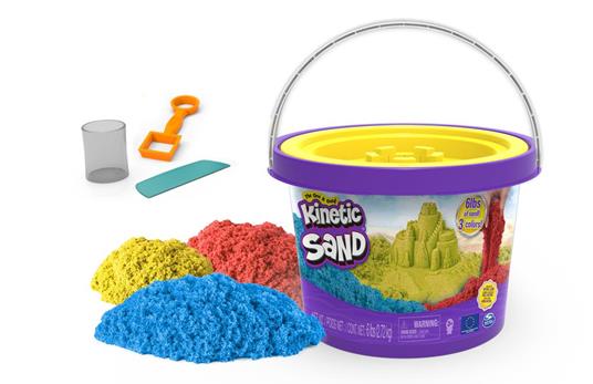 Kinetic Sand Secchiello da 2.72 kg con 3 Colori di Sabbia e 3 Accessori, dai 3 Anni, 6058787