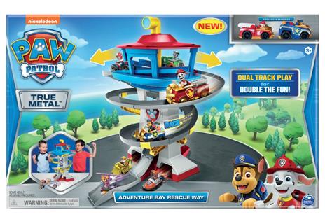 Paw Patrol Set di Gioco Adventure Bay Pista da Corsa Die Cast con 2 Veicoli, in Scala 1:55