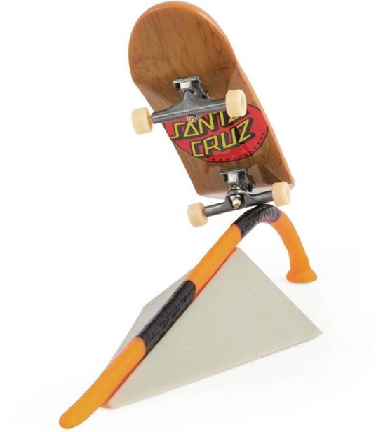 Tech Deck Blind Skateboards Versus Series, Confezione da 2 mini skate assortiti e un ostacolo - 5