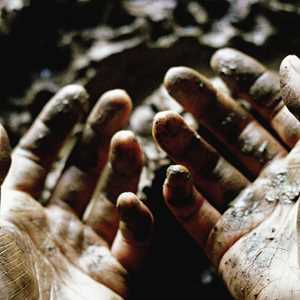 CD What To Make Of These Mortal Hands Dis Fig