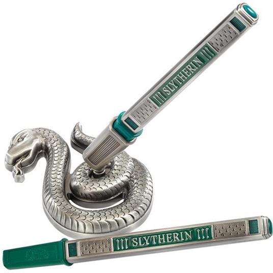 Harry Potter. Penna serpeverde con supporto da tavolo