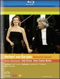 Herbert Von Karajan. Memorial Concert (Blu-ray) - Blu-ray di Johann Sebastian Bach,Wolfgang Amadeus Mozart,Herbert Von Karajan,Seiji Ozawa,Anne-Sophie Mutter,Berliner Philharmoniker