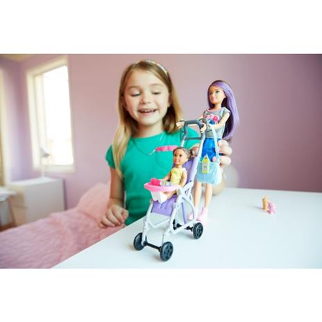 Barbie Babysitters Inc. Passeggiata Playset con Bambola Skipper. Bebè e Passeggino - 9
