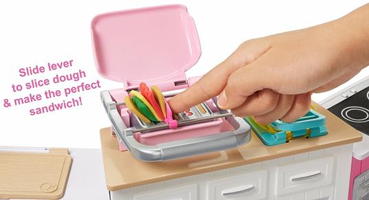 Barbie. Cucina con Bambola. Plastilina in 5 Colorazioni e Oltre 20 Accessori - 24
