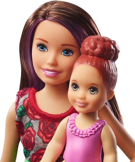 Barbie Bambola Skipper Babysitter con Vasca da Bagno. Bambina Che Muove Le Braccia e Accessori - 4