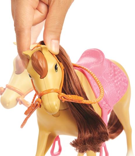 Barbie Ranch di Barbie e Chelsea. Playset Giocattolo con Due Bambole. Due Cavalli e Accessori - 2