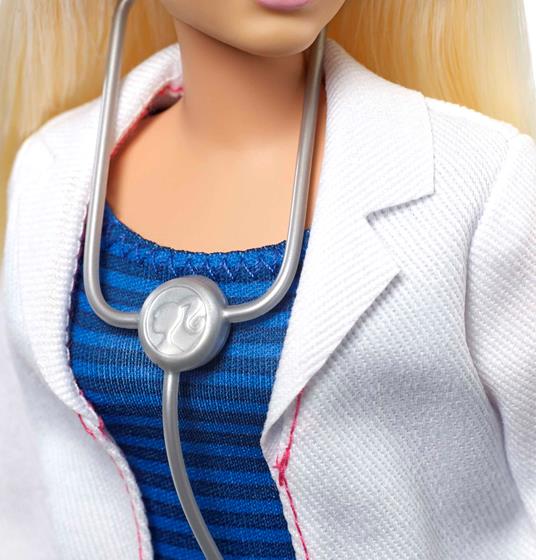 Barbie Carriere Dottoressa con stetoscopio, bambola con camice bianco da rifiniture rosa, un vestito blu e scarpe abbinate - 4