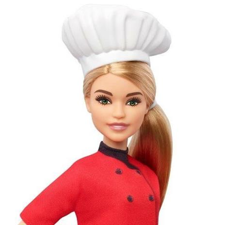 Barbie Bambola Chef con Padella e Cappello da Cuoco, Giocattolo per Bambini 3+ Anni. Mattel (FXN99) - 8