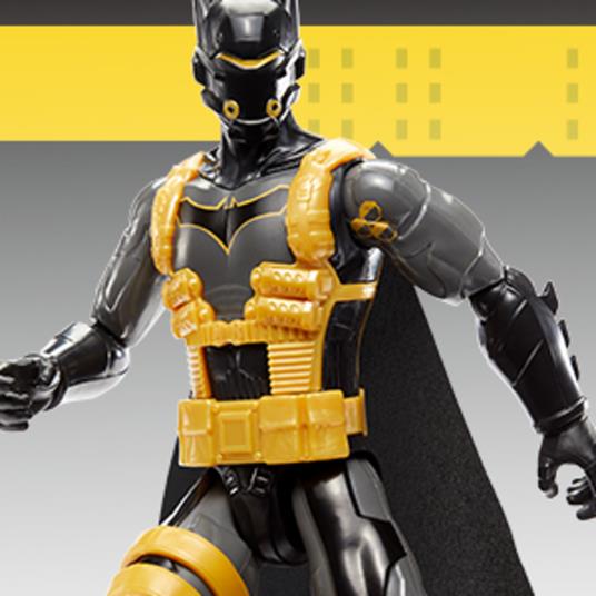 Batman. Personaggio Articolato Batman con Tuta Antitossine - 4