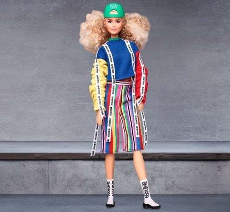 Barbie BMR1959 Bambola Snodata con Capelli Biondi Voluminosi e Look Sportivo. Mattel (GHT92) - 4