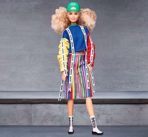 Barbie BMR1959 Bambola Snodata con Capelli Biondi Voluminosi e Look Sportivo. Mattel (GHT92) - 4