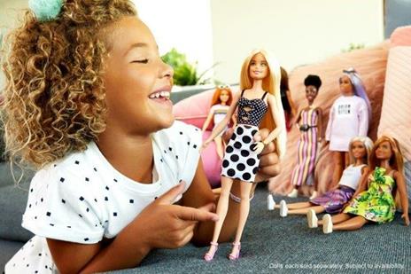 Barbie Fashionista Bambola con Vestito a Pois. Mattel (GHW50) - 2