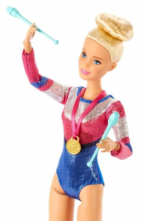 Barbie Playset Ginnasta Bambola Snodabile con Bilanciere e Accessori Giocattolo per Bambini 3+ Anni, GJM72 - 5