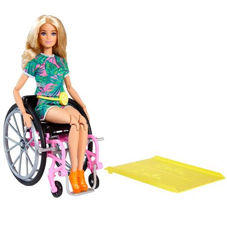 Barbie Fashionista- bambola con sedia a rotelle e lunghi capelli biondi, vestiti alla moda e accessori - 2