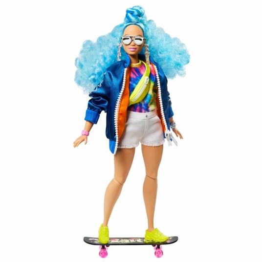 Barbie Extra Bambola Curvy con Capelli Ricci Azzurri, Cucciolo e Accessori alla Moda, Giocattolo per Bambini 3+Anni - 4