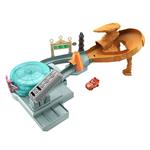 Cars Corse Estreme Radiator Springs Playset Mini Racers con esclusivo veicolo Saetta McQueen. Mattel (GTK92)