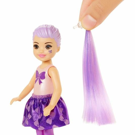 Barbie Chelsea Color Reveal, Serie Glitter, con Bambola, 6 sorprese e Accessori, Giocattolo per bambini 3+anni - 7