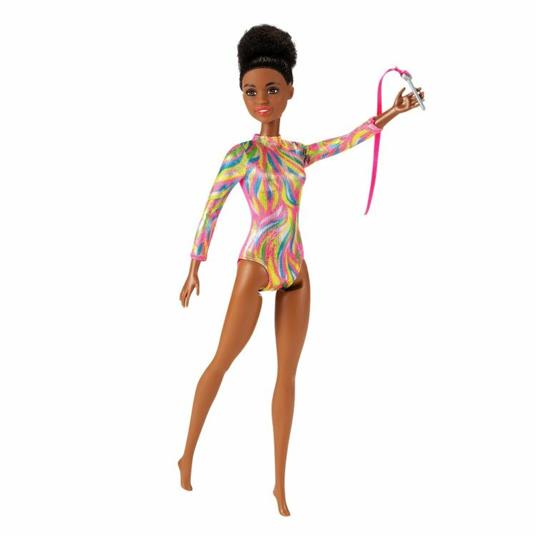 Barbie Ginnasta, Bambola Bruna con Body Metallizzato e Tanti Accessori, Giocattolo per Bambini 3+Anni, GTW37