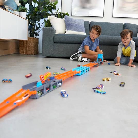 Hot Wheels 2in1 Camion Trasportatore e Pista con Macchinine