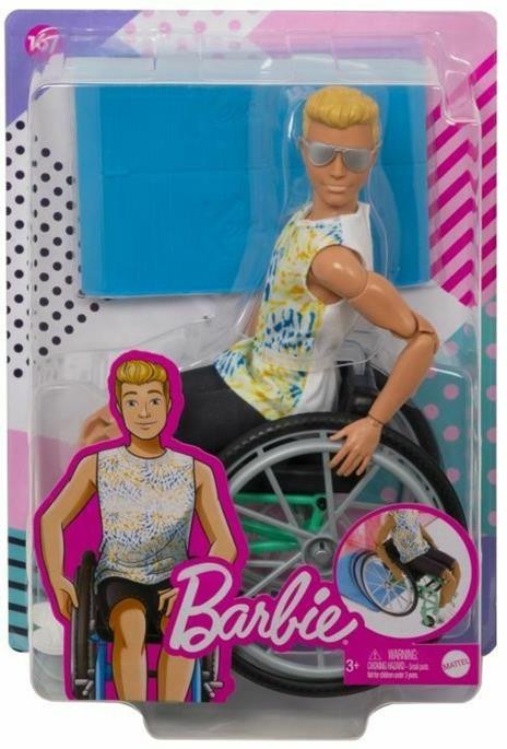 Barbie- Ken Fashionista con Sedia a Rotelle e Rampa, vestiti alla moda e accessori, giocattolo per bambini 3+anni