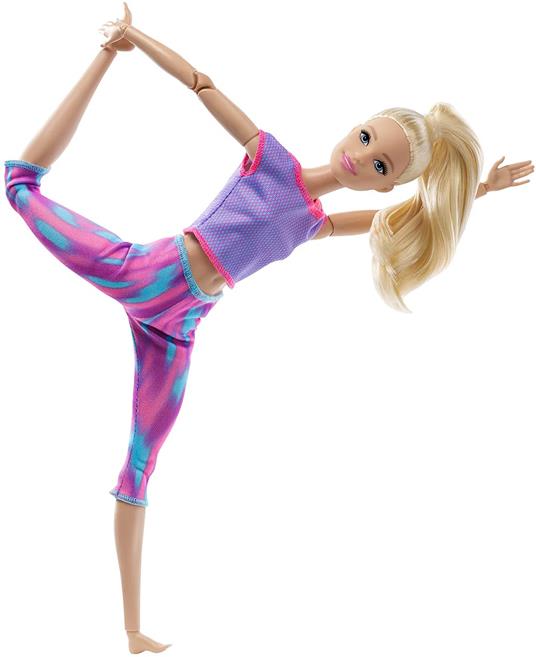 Barbie -Bambola Bionda Snodata con 22 Articolazioni Flessibili e Abbigliamento Sportivo, Giocattolo per Bambini 3+ Anni, GXF04 - 3