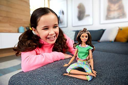 Barbie Bambola Castana Snodata con 22 Articolazioni Flessibili e Abbigliamento Sportivo, Giocattolo per Bambini 3+ Anni, GXF05 - 3