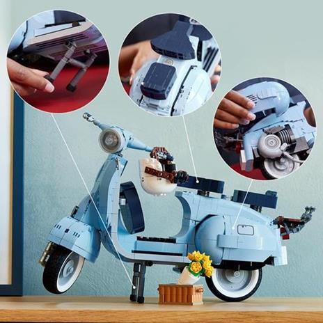 LEGO Icons 10298 Vespa 125, Set in Mattoncini, Modellismo Adulti, Replica Piaggio Anni 60. Confezione difettosa - 4