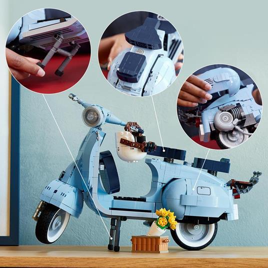 LEGO Icons 10298 Vespa 125, Set in Mattoncini, Modellismo Adulti, Replica Piaggio Anni 60. Confezione difettosa - 4