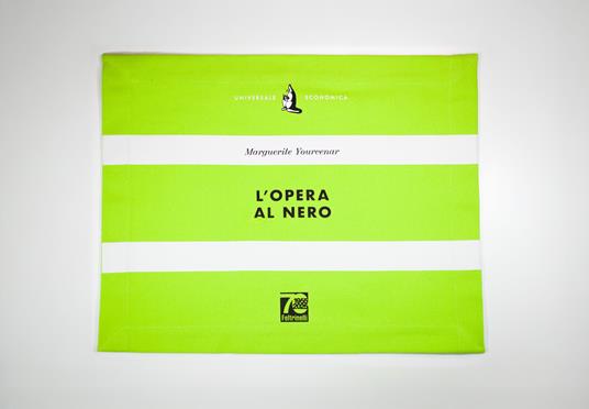 Coppia di tovagliette Feltrinelli. L'opera al nero