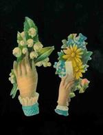 Mani con mazzo di fiori
