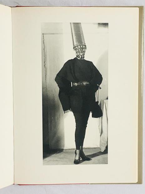 MAN RAY 50 foto e un testo di Man Ray Autoritratto I 50 volti di Juliet 