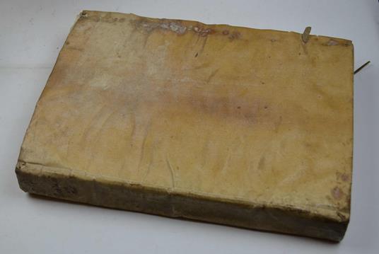 Commentariorum in Iob libri tredecim: quibus, praeter luculentam Hebraici Textus interpretationem, et copiosam authorum, tum e sacra, tum e prophana schola annotationem, ipsa versionis latinae vulgatae authoritas asseritur: praefationibus ad singulos - copertina