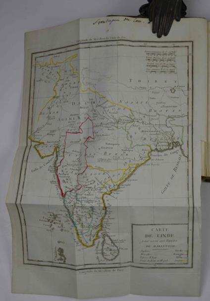 Voyages en Europe, en Asie et en Afrique, contenant la ddescription des moeurs, coutumes, loix, productions, manufactures de ces contrées, l'état actuel des possessions anglaises dans l'Inde commencés en 1777, finis en 1781. suivis des Voyages du Co - copertina