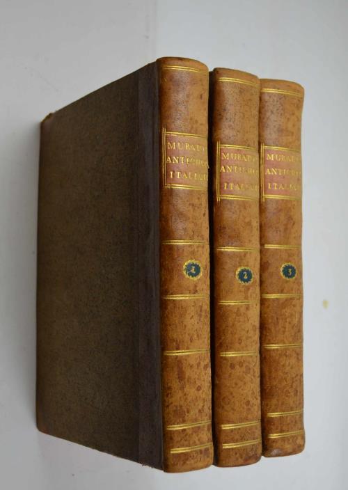 Dissertazioni sopra le antichità italiane già composte in latino… compendiate e trasportate nell'italiana favella… Nuova edizione accresciuta di Prefazioni, e note pportune dall'Abate Gaetano Cenni - Lodovico Antonio Muratori - copertina