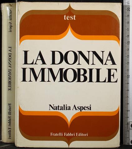 La donna immobile - Natalia Aspesi - copertina