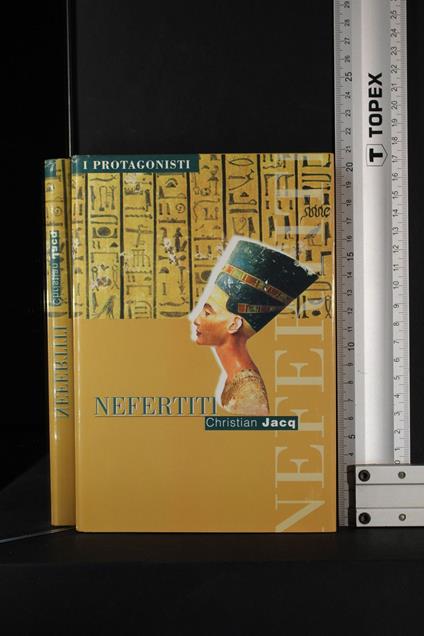Nefertiti - Christian Jacq - copertina