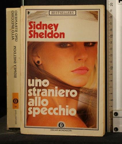 Uno Straniero Allo Specchio - Sidney Sheldon - copertina