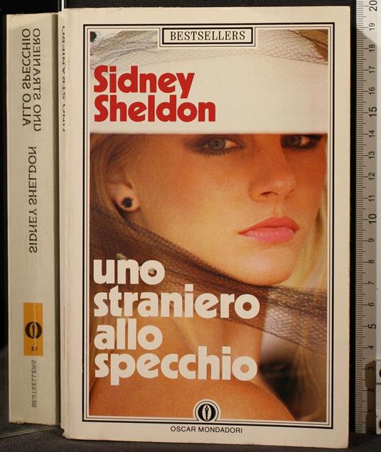 Uno Straniero Allo Specchio - Sidney Sheldon - copertina